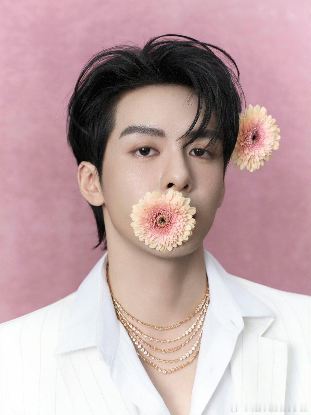 曾舜晞 VOGUE 盛典造型出图，“花花公子”，好适配[期待][期待] ​​​