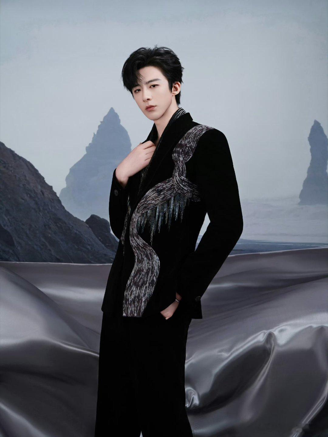 刘宇宁把流光穿身上了刘宇宁啊刘宇宁怎么可以帅成这样！行走的衣服架子！ 