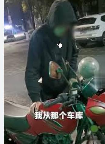 “你从哪里推的?”“我没偷!”“你从哪里推的?”“我没偷!”近日凌晨，重庆华岩派