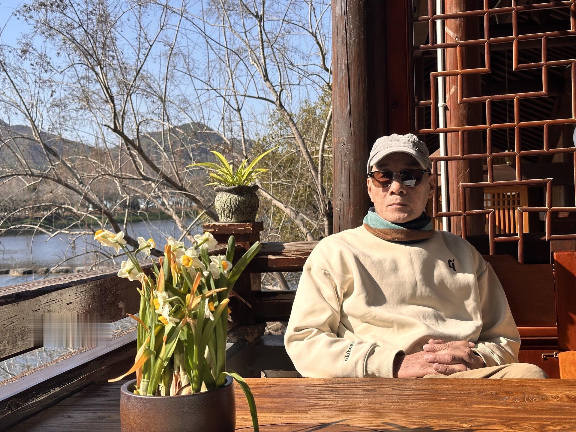 本是布衣客，纸上展风流。