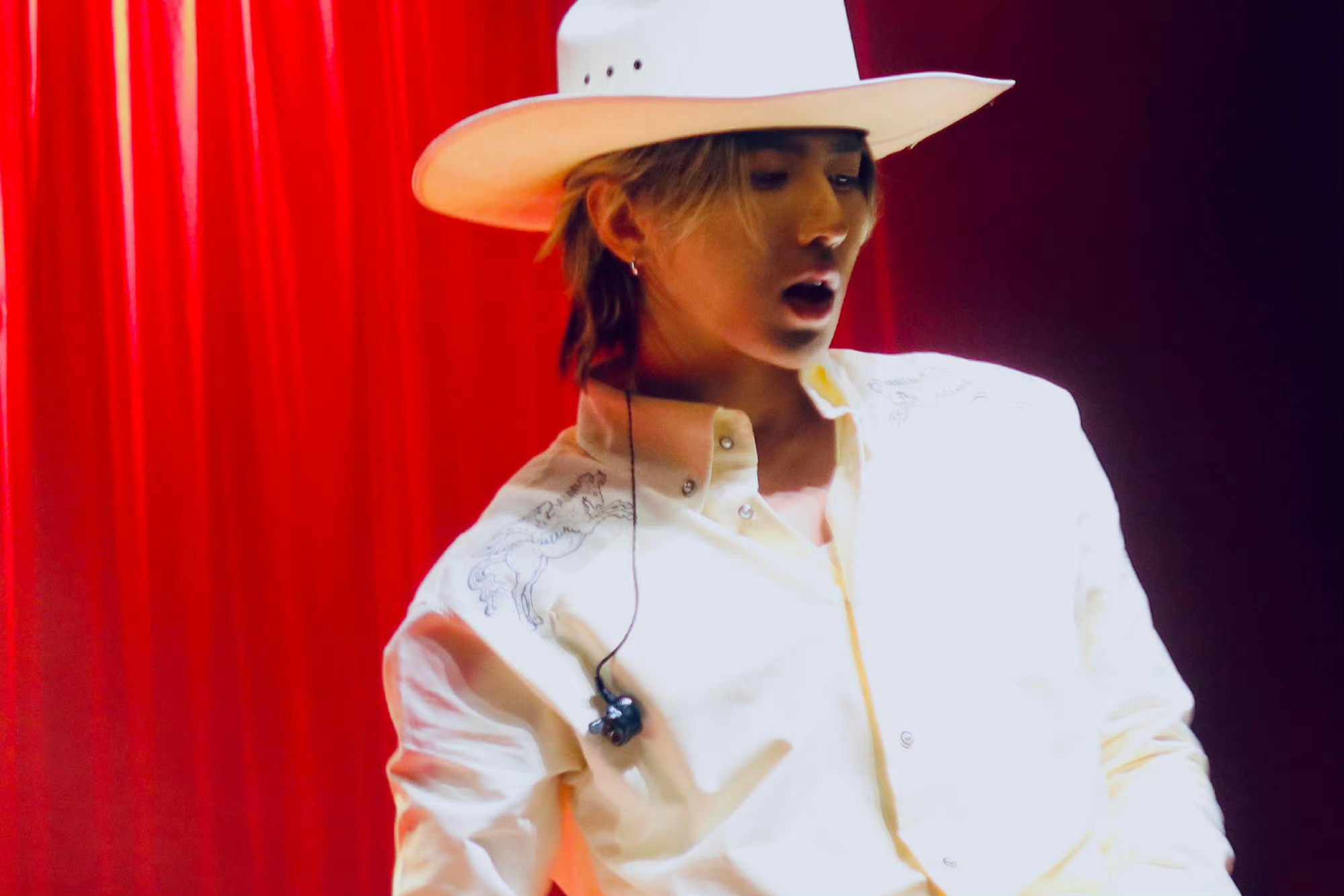 蔡徐坤  cxk蔡徐坤buv全球品牌代言人 cxk蔡徐坤柳丝木品牌全球代言人 “