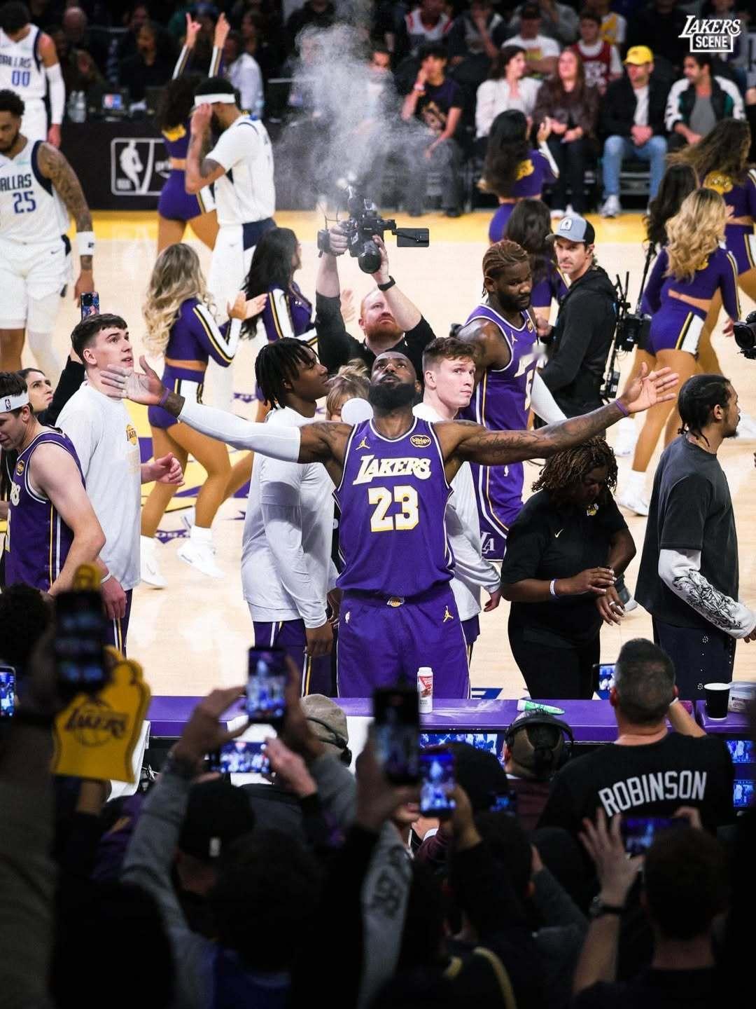 最近也是没办法，错过了老詹的比赛。詹姆斯洛杉矶湖人