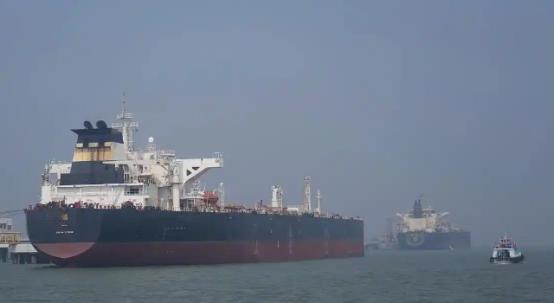 以前小国找个大哥，图的是个“安全感”。可泰国最近的经历证明，安全感这东西，美国现