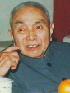 1981年，已退休的郭汝瑰来到南京杜聿明的家中。杜聿明曾是国民党著名将领，而郭汝