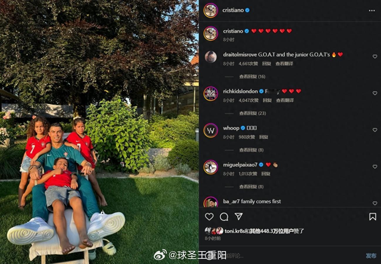 #c罗晒和孩子温馨合影# 6月29日讯 C罗更新社媒动态，晒出与孩子们的合照。葡