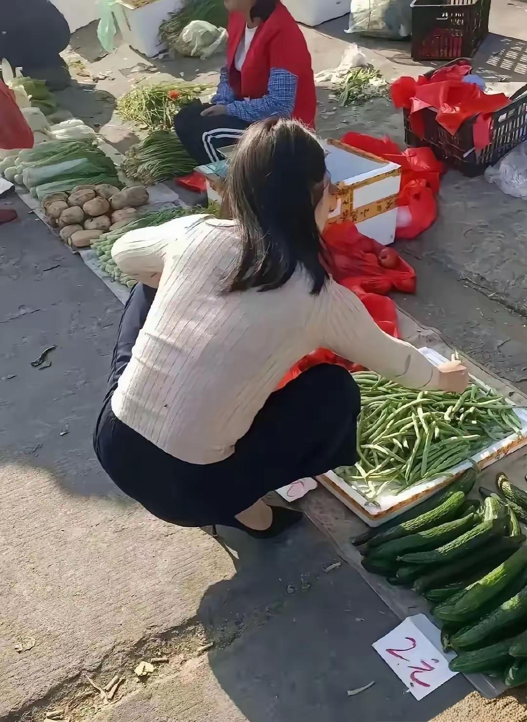 市场探秘  新鲜蔬菜大集合，快来选购！🥕🥒🥦