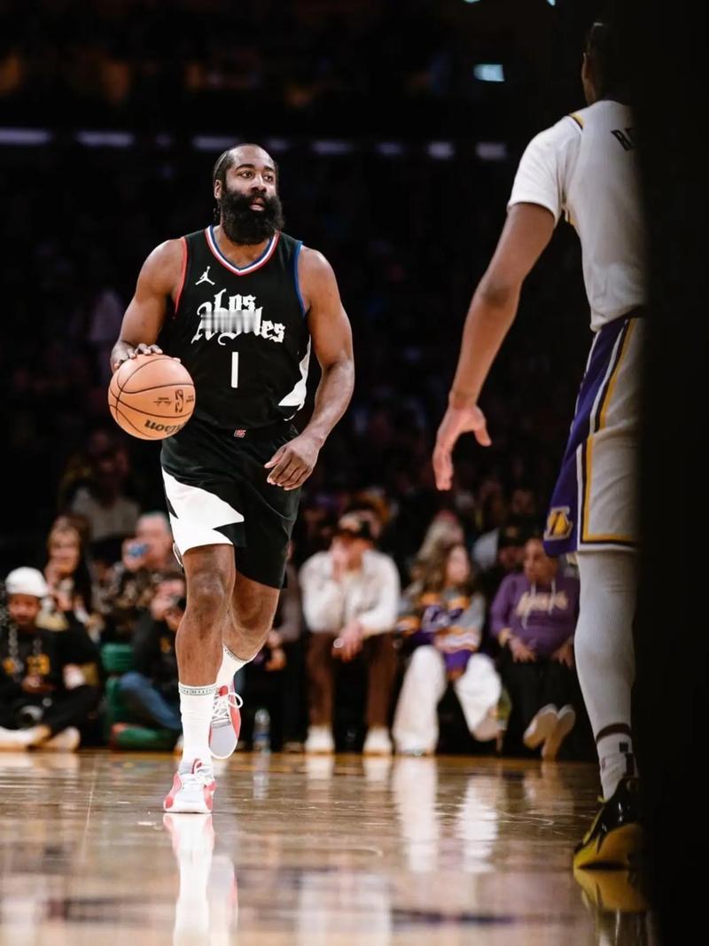 哈登为什么选择离开快船？原因很简单，不是因为他对球队战绩不满，也不是不想争夺总冠