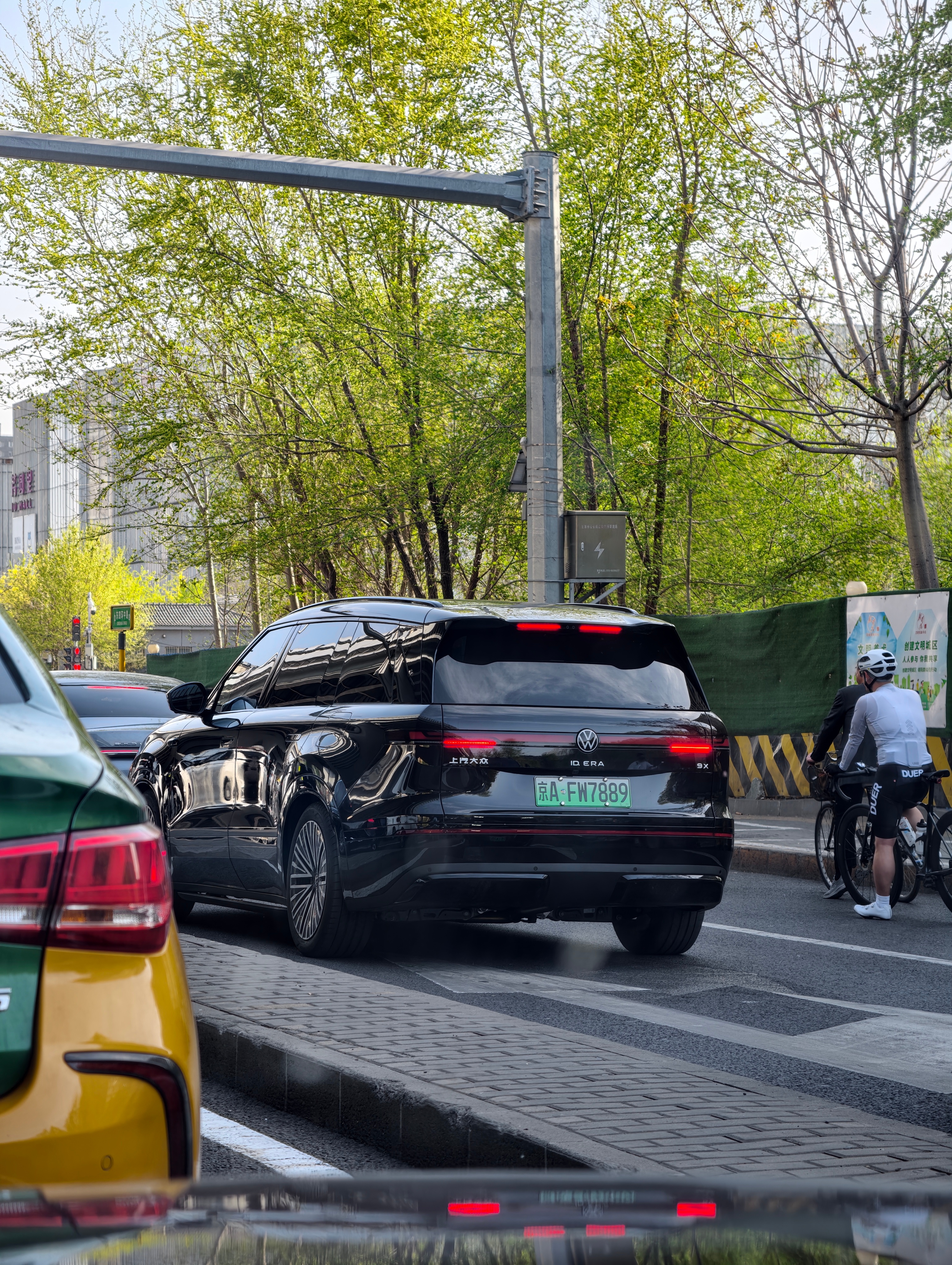 最近发布会上的新车都上路了，倒是 A5 这种往年走量的国产奥迪，路上的能见度低了