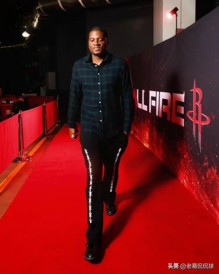 火箭老将卡佩拉真是太不被主帅乌度卡尊重了！在今天火箭主场以116：124输给湖人