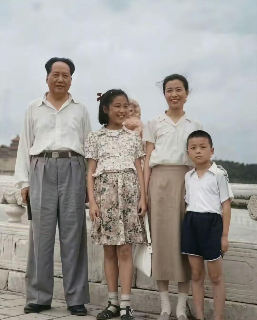 教员一生为国难得一见的亲情时光以身许国，一门六烈士！华夏每一寸山河，每一寸土地，
