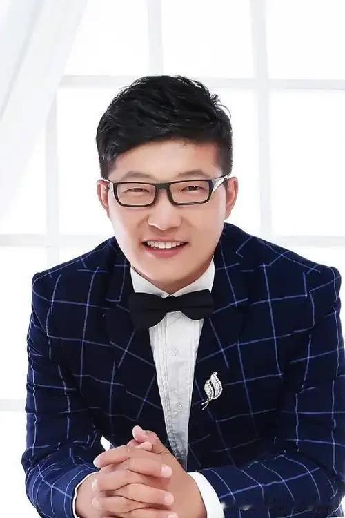 看着眼熟却叫不出名字——实力派演员孙仲秋
 
相声科班出身，李建华弟子，跨界影视