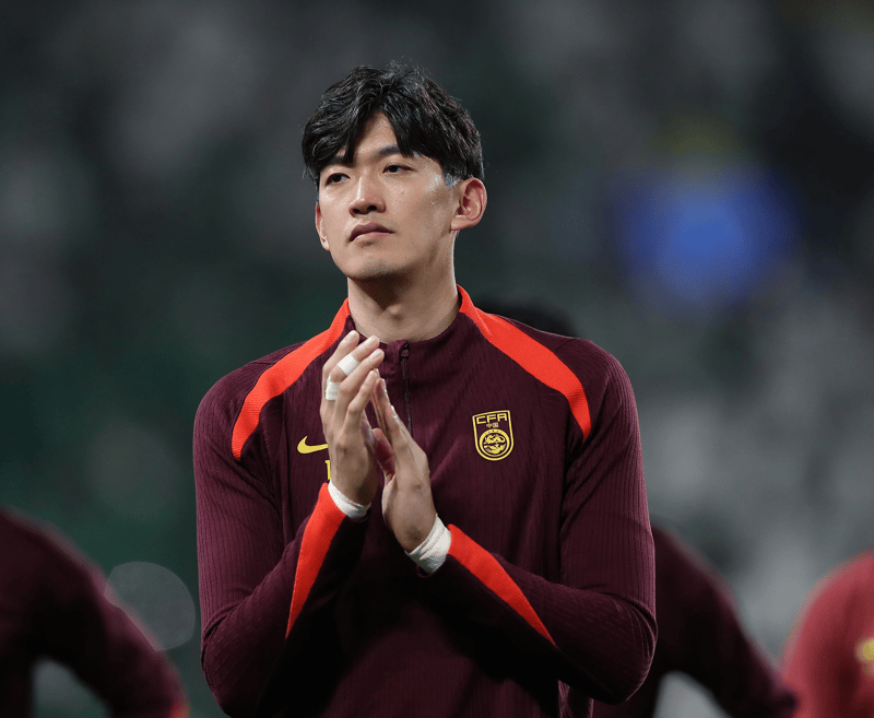 上观：颜骏凌成国足“八朝元老”，继续肩负传帮带责任