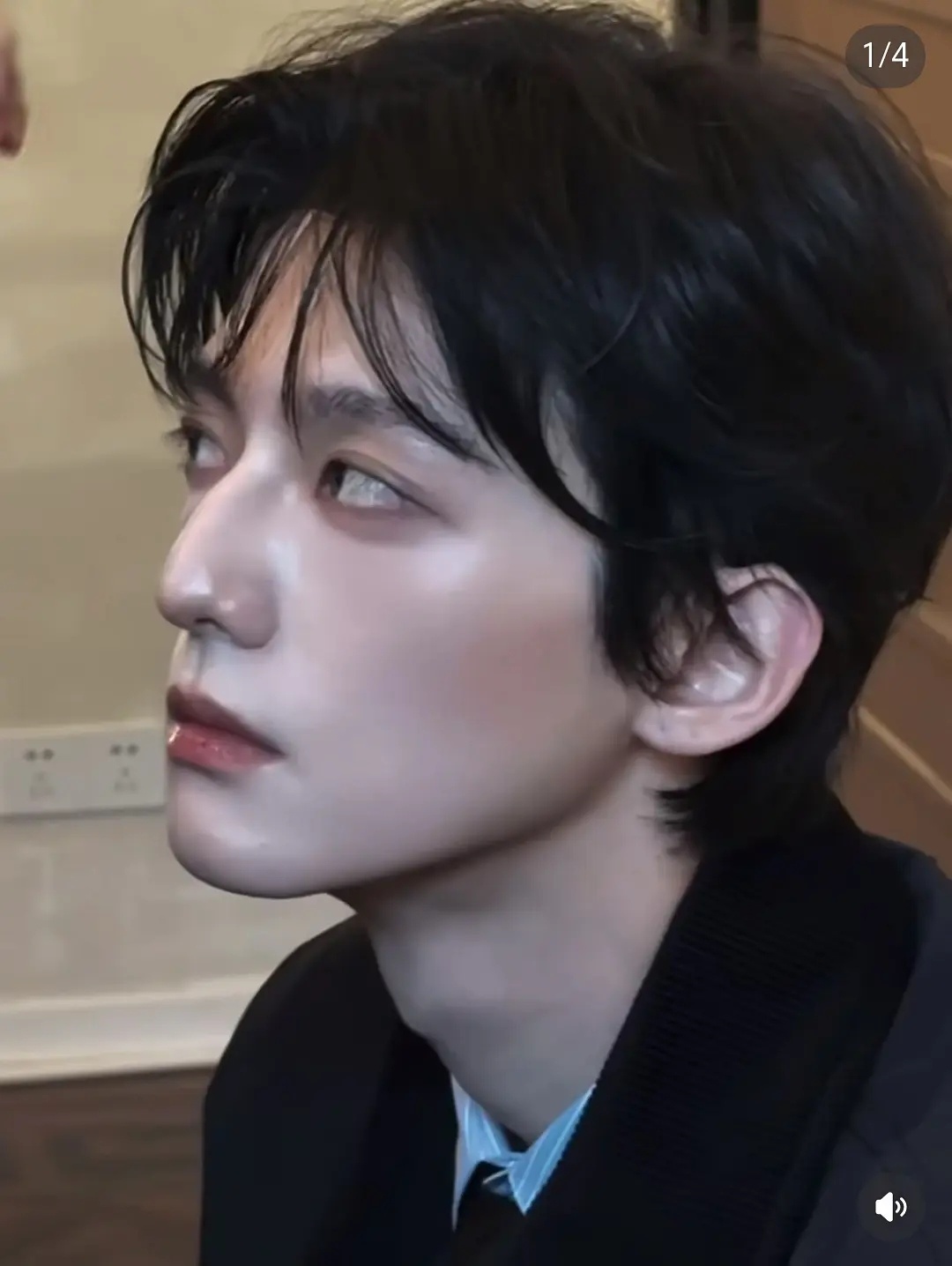 伟明的鼻子真的，怎么会有这么奇特的鼻子。 