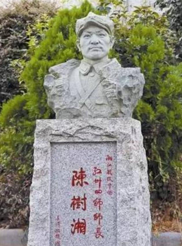 毛泽东秋收起义老底子到达延安只剩下二十多人，除了离队叛变的其他的都牺牲了，陈树湘