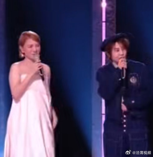 【王濛用孙怡的方式打招呼】李心洁回应被王濛唱哭6月6日，新一期浪姐直播，王濛与李
