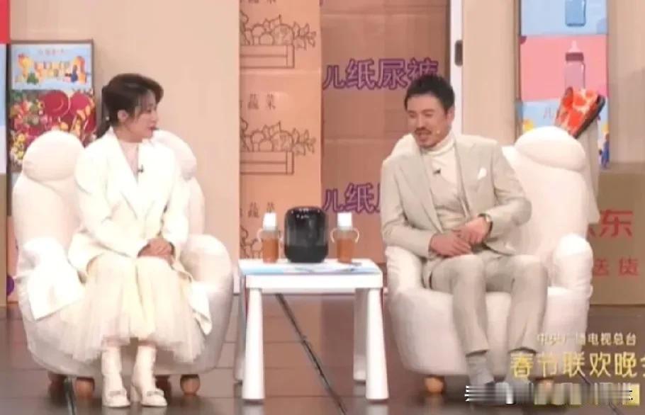 沈腾和马丽的春晚小品《寒舍不寒》引发了一些观众的不同反响。虽然两位演员在喜剧领域