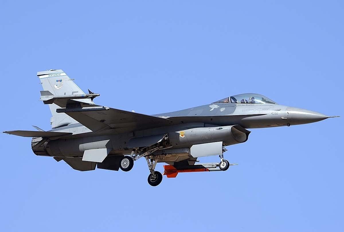 联大开幕当天，一架美军F-16在德国斯潘达勒姆基地附近栽了。这已经不是孤例——5