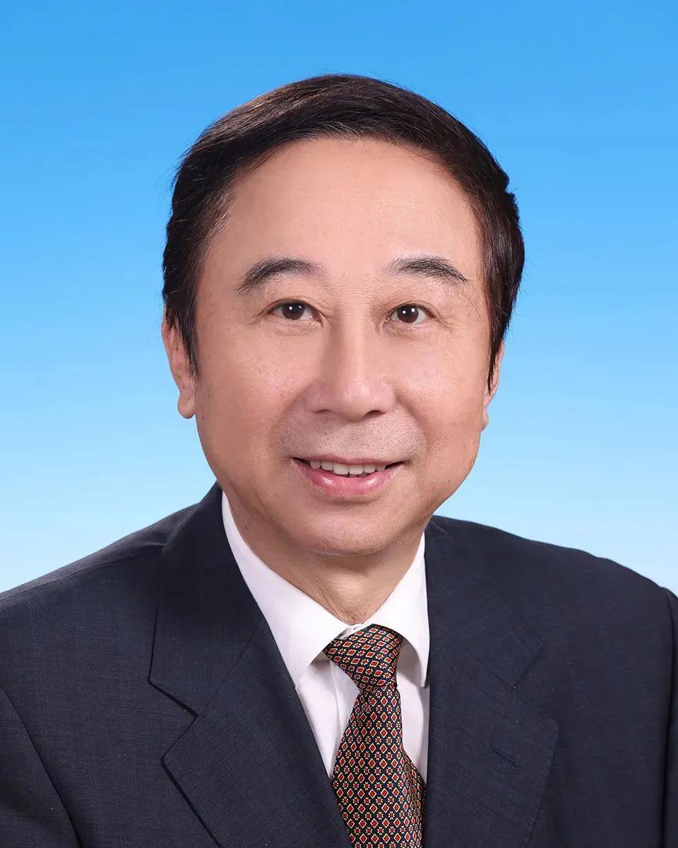 论当师父，冯巩才是最大赢家！他悉心培养的两个女徒弟，彻底“炸裂娱乐圈”了~

不