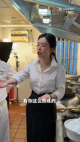 胡歌给田朴珺做红烧肉 和平饭店的惊喜！胡歌露大厨功底，工序讲究的红烧肉，隔着屏幕