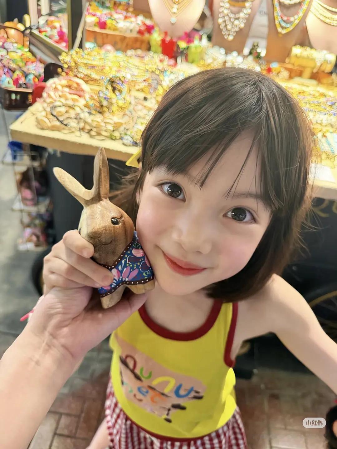话说你们觉得沐言适合发展演员路吗虽然在读公立学校 但也偶尔进了组吧 