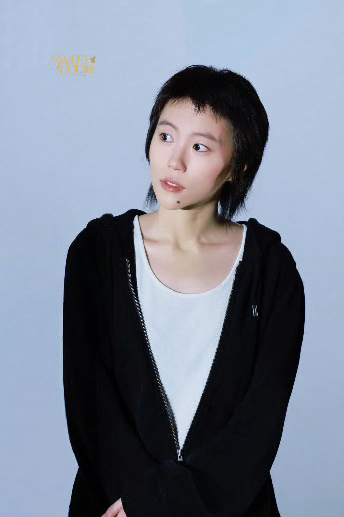 窦靖童粉丝吃这么好最大的幸福莫过于此了吧，窦靖童她值得，如此真诚和友好的回馈粉丝