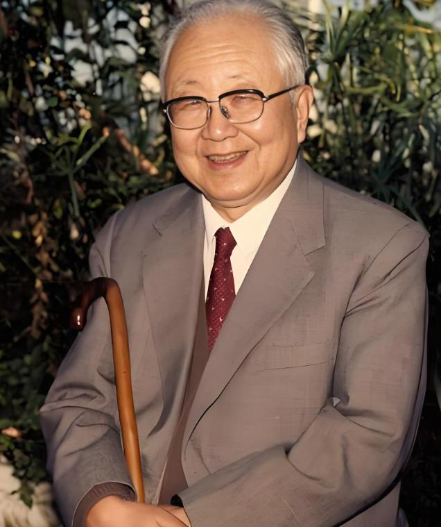 1975年，书画家启功的妻子病逝。咽气前，她对启功说："我在后院藏了宝贝。"启功