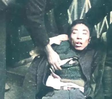 1937年12月，在上海的街头，年仅25岁的孙景浩，成功刺杀了日军，留下了这一张