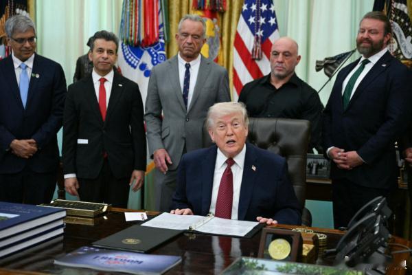 川普：美伊谈判 今天结束前会有更多消息尽管伊朗军方周六（4月18日）宣布重新封锁