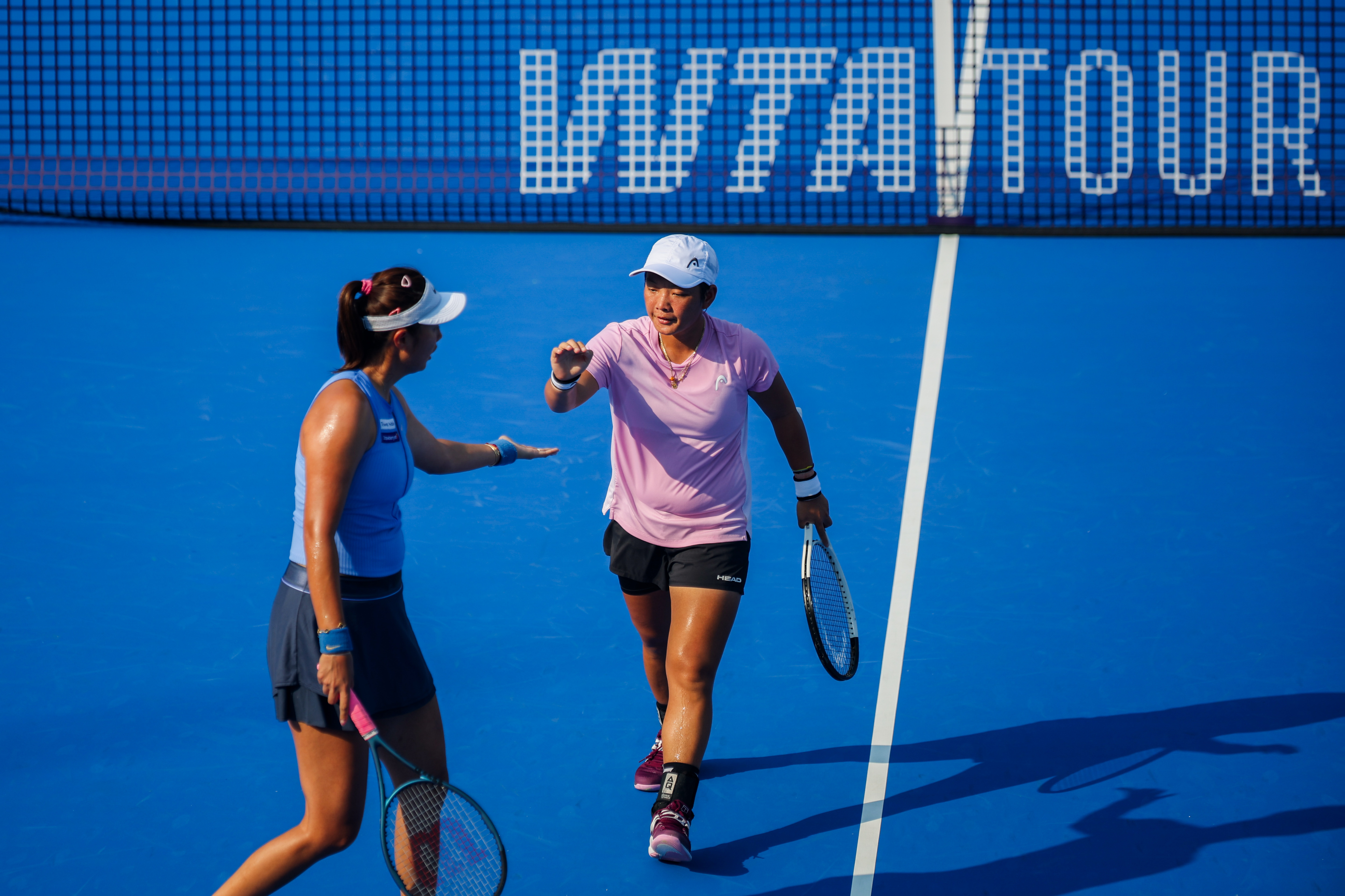 WTA500东京站双打首轮，蒋欣玗/詹皓晴以6-2 6-4击败本土外卡组合园部八