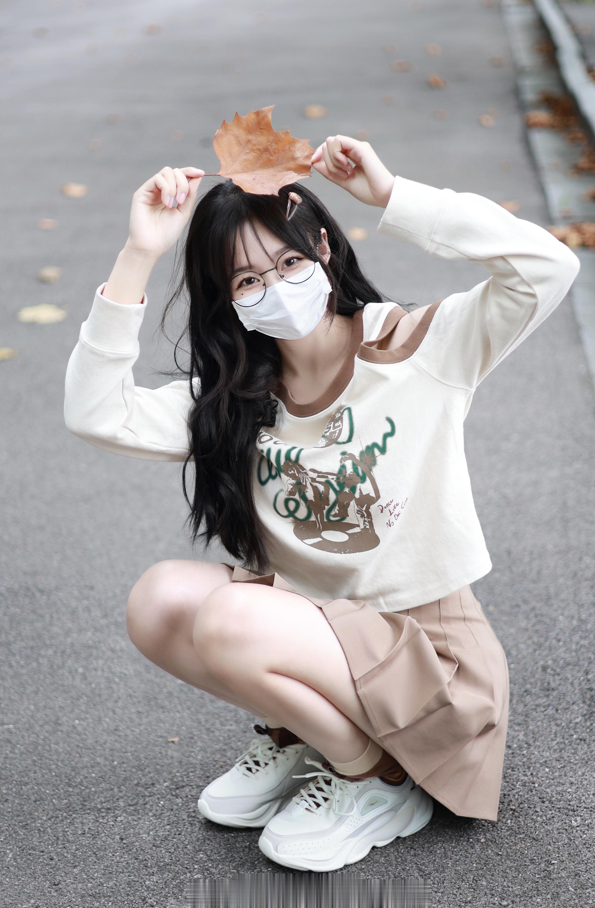 天气变冷了🍂要不要加个女朋友 ​​​