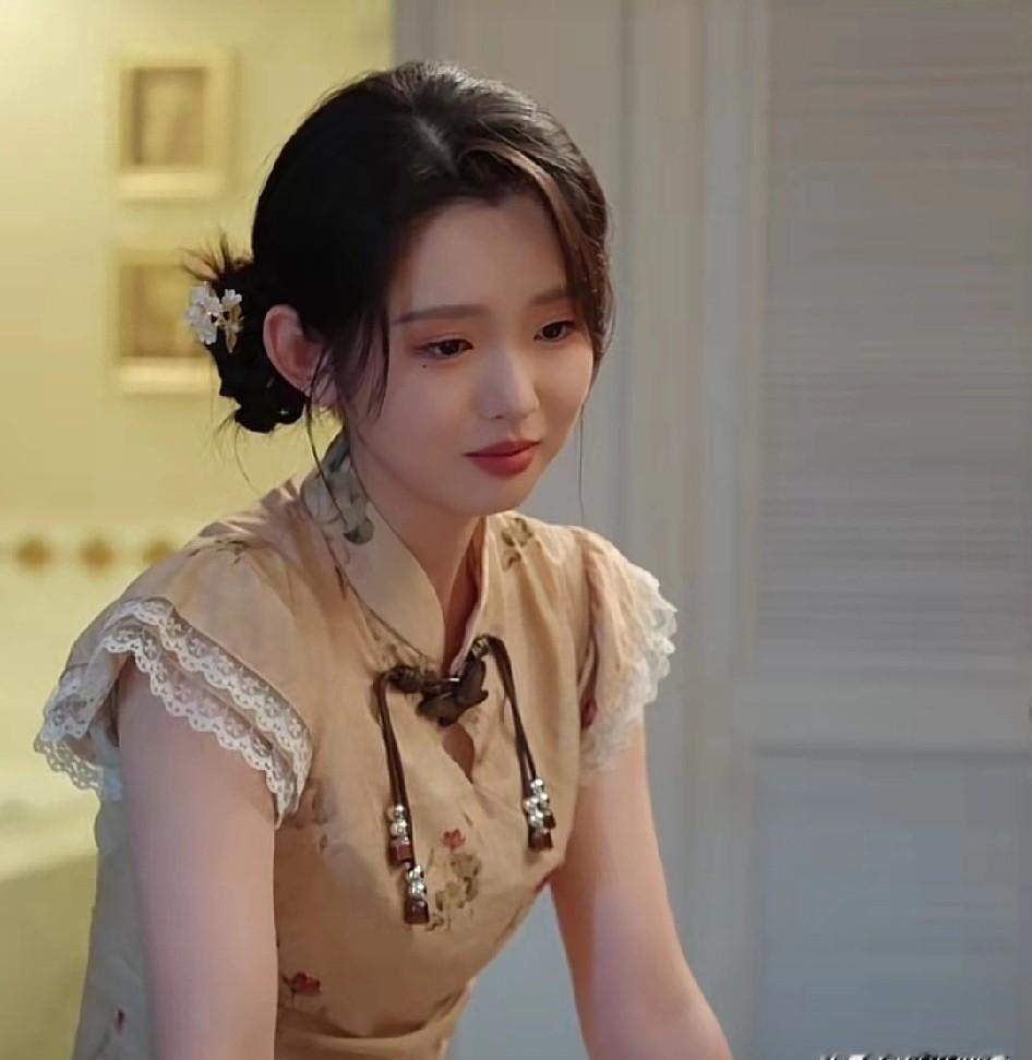 78岁奶奶喊18岁孙女“妈妈”，这剧不靠滤镜靠血缘。
雷雨夜，心率一碰，时空就炸