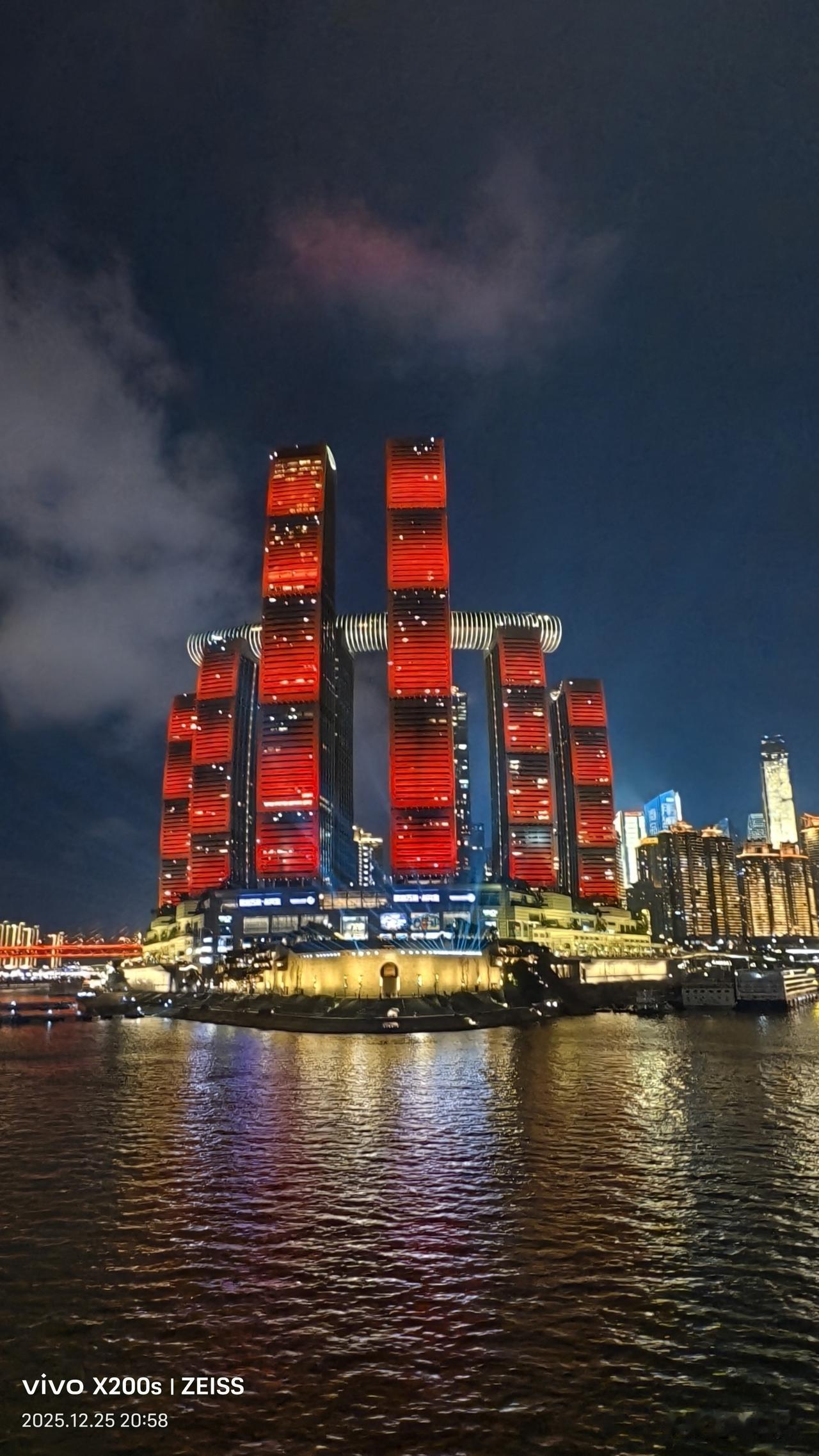 重庆·朝天门夜景。（游轮行进中拍摄）
朝天门 逛朝天门 重庆夜景 长江朝天门 朝