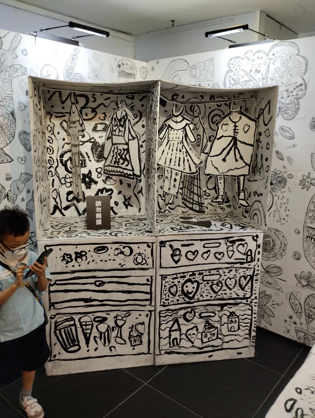 发现生活中的颜色,这都是幼儿园大班小朋友的作品,真的好棒!