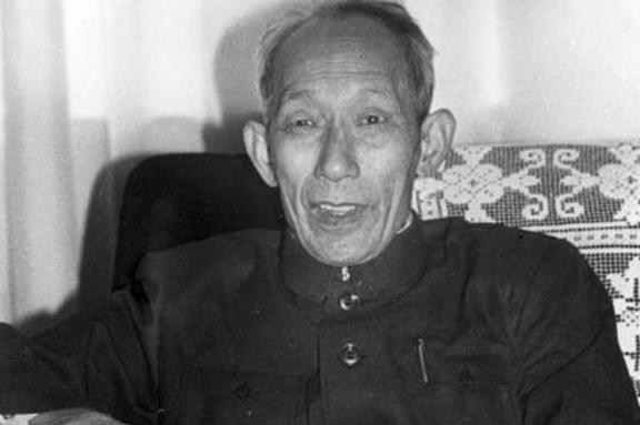 文强被俘后没多久，解放军胜利攻占了南京。许多被俘的国军将领写诗祝贺。文强也写了一