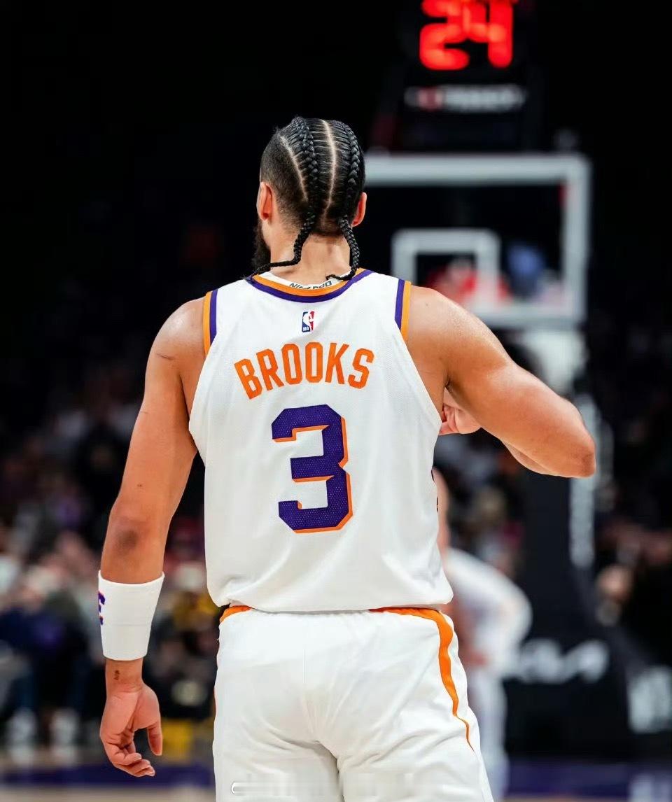 狄龙40分 实力铸就奔放！龙哥真是好球员～ 