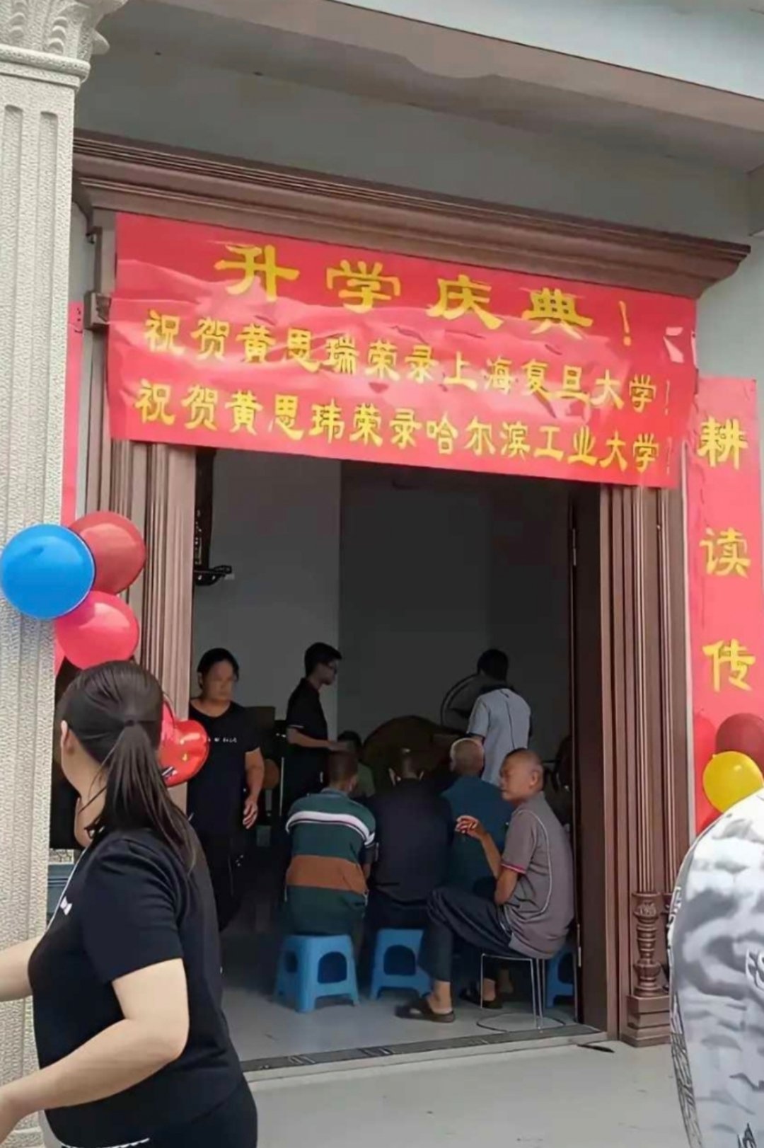 能考上这种大学，砸锅卖铁都送去！ 