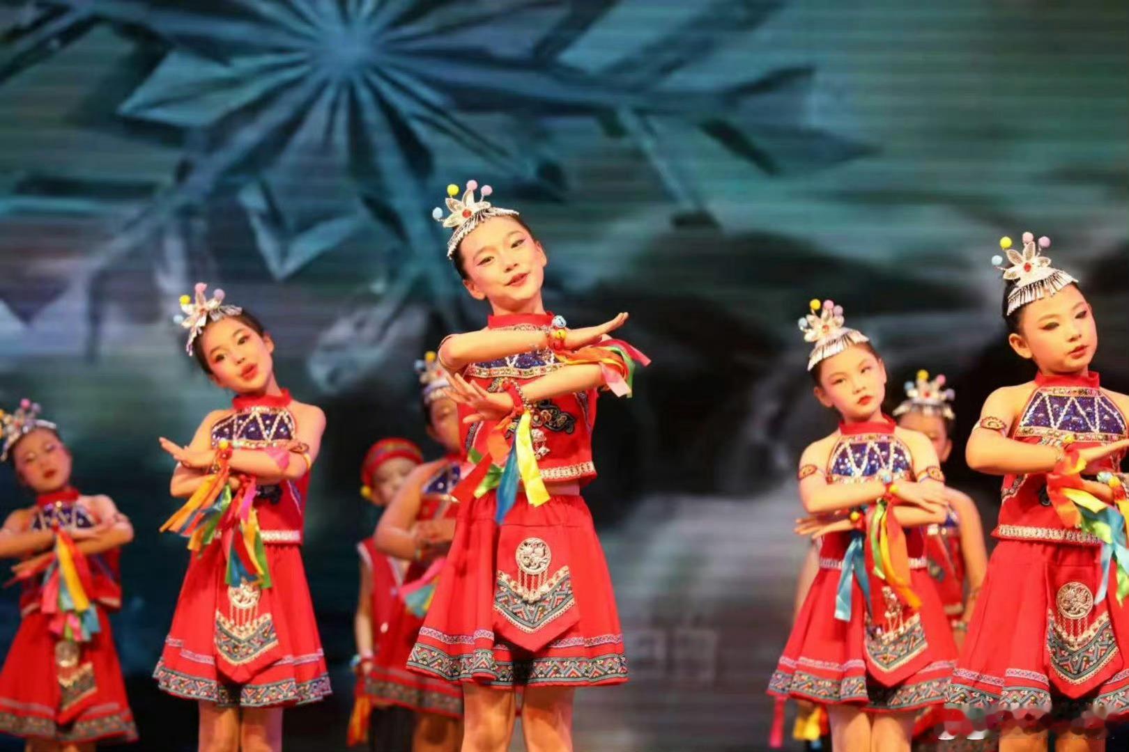 【童心绘梦，舞台生花】 兰州市张掖路小学庆六一 六一儿童节来临之际，兰州市张掖路