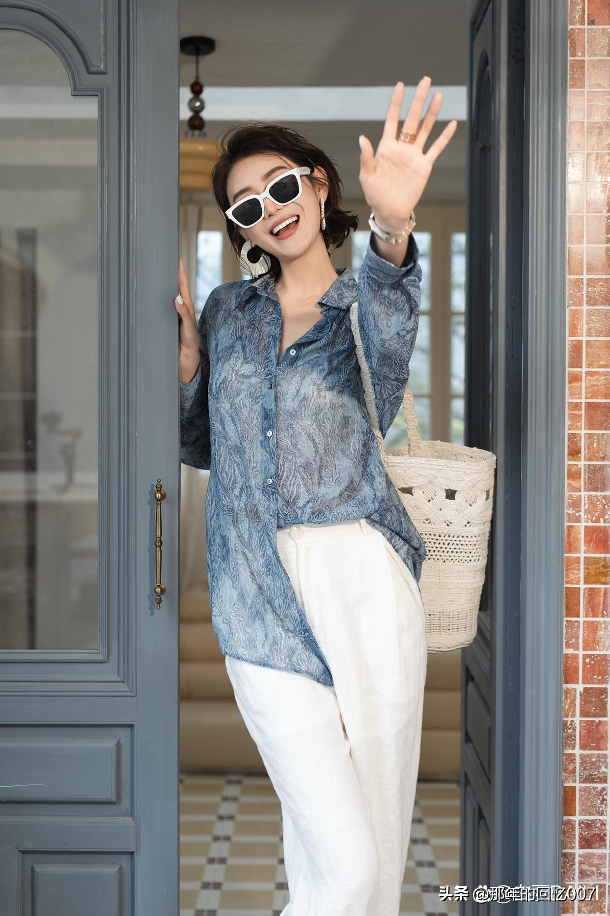 阳光明媚的日子，不时尚出街简直亏大了！我超爱这种天气，能让穿搭更出彩。
像我之前