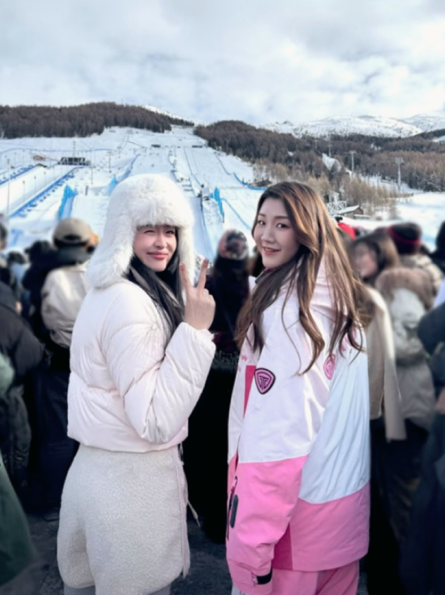 陈梦芭莎米兰冬奥梦之旅可爱的草莓兔被芭莎总监带去看冬奥会比赛陈梦去看谷爱凌决赛了