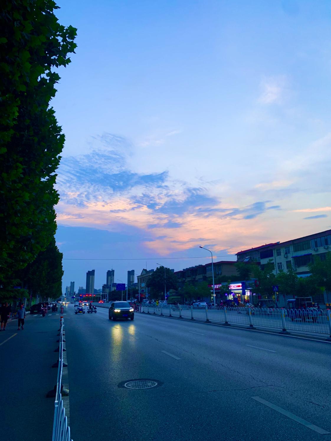 我的今日状态：😁轻松愉快
我这里的天气：🌤️多云
随手拍张图，分享美好瞬间