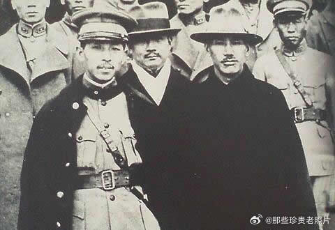 论蒋介石的“人格”。1936年12月25日，“西安事变”告一段落，张学良决定亲自