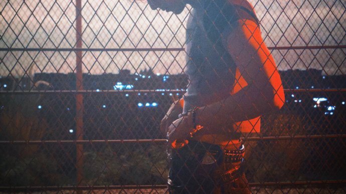 张真源发背肌照，性感贝斯手上线，这个线条我嘶哈嘶哈 