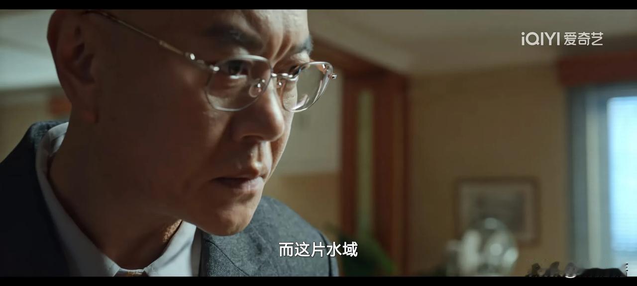 裘毕正眼看着情况越来越糟糕，而伍建设却一意孤行，他觉得自己要想办法了，他去了监狱