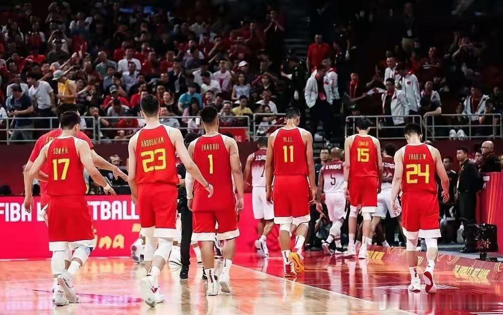 中国男篮确定世预赛15人大名单 中国男篮宣布最新决定，偰李永炜、杨曦皓、蒋浩然返
