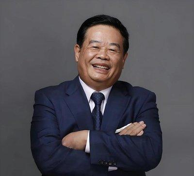 如今再听曹德旺的这段话真是令人深思！他说：“经常往来美国，发现美国的明星不带货，