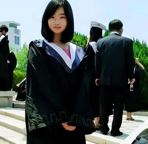 2008年，山东大学一个女孩，在睡梦中梦见佛祖慈祥的对她说：“你是我座下的童子，