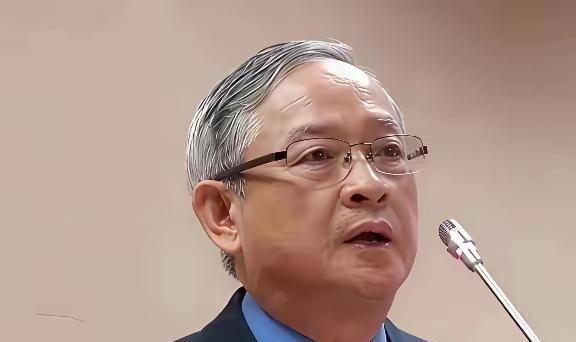 台湾知名人士林郁方曾言：“我实在看不懂大陆造那么多武器装备，造那么多航母干什么，