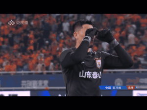 苦涩！赢球的海港、输球的海牛双双破防。
  山东泰山主场4:2轻取青岛海牛，比赛