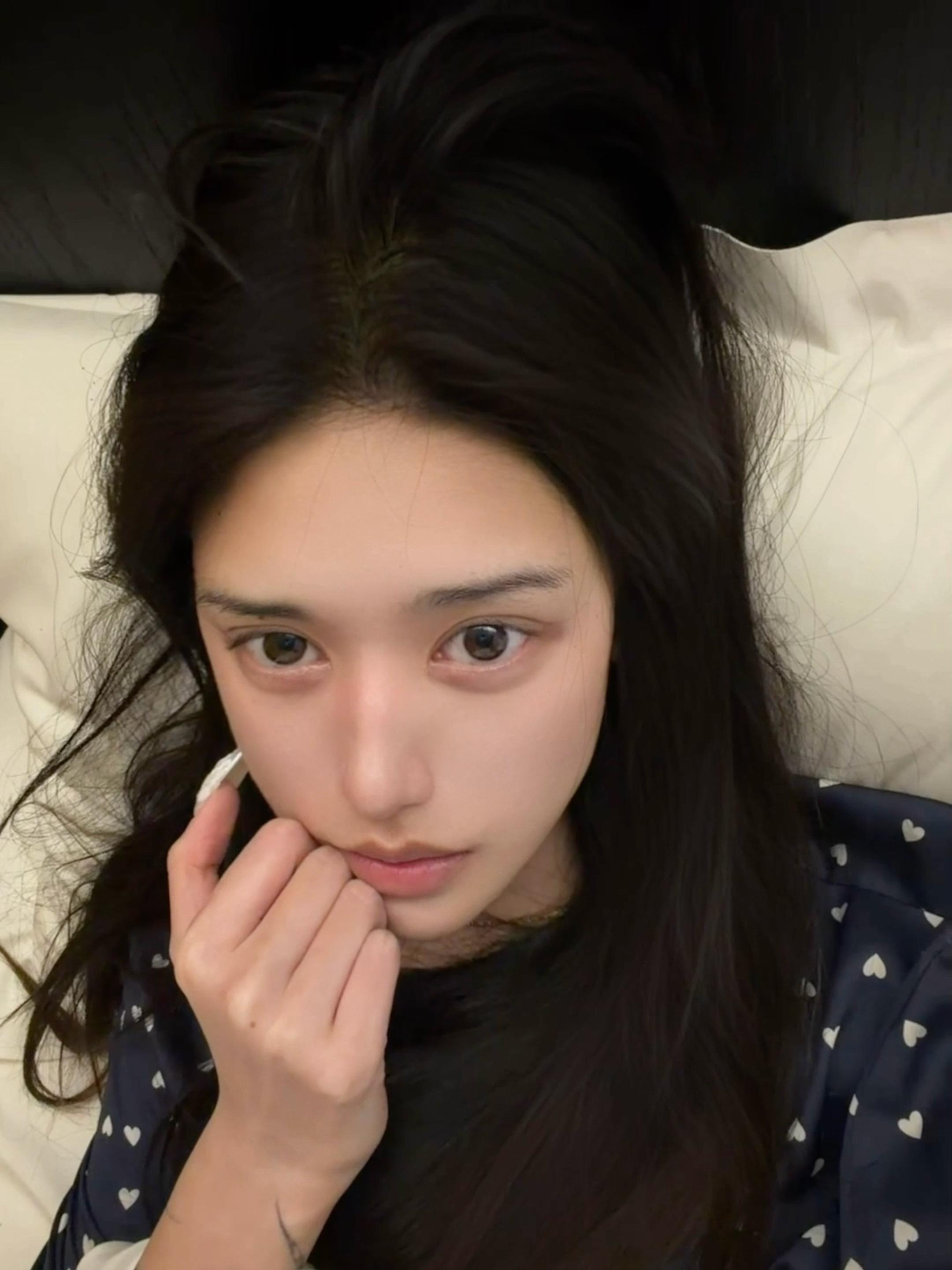 三分可爱三分艳丽三分妩媚和一分清纯 构成了我这个十分完美的女人