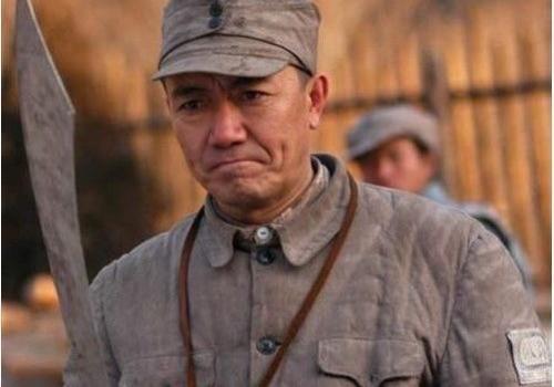 我最喜欢看的一部电视剧是《亮剑》。

从首播到现在，看了不下十遍，每次看完浑身都